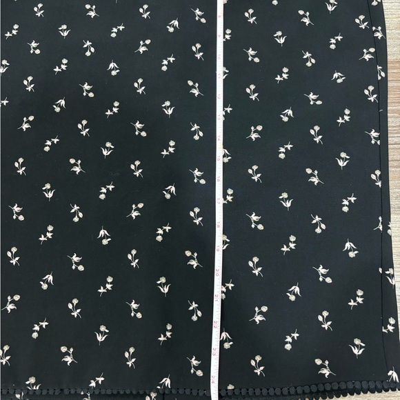 Ann Taylor fully line pencil skirt with back slit size 14. - Picture 4 of 11